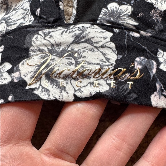 EUC Victoria’s Secret Deep V Bralette - Picture 3 of 4